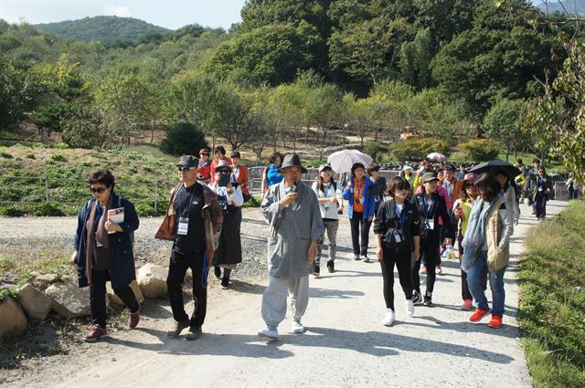 통도사 서운암의 '스님과 함께하는 라디엔티어링' 모습. 양산시 제공