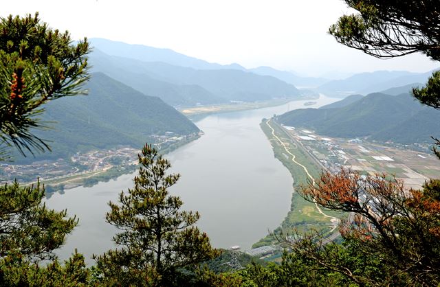 오봉산 임경대에서 바라본 '한반도 지도를 닮은 낙동강' 전경. 양산시 제공