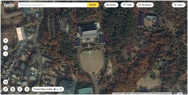 러시아 검색엔진 얀덱스가 서비스하는 얀덱스 맵의 위성사진. 청와대 모습이 그대로 드러나 있다. 이런 서비스가 전세계에 다수 있는데 정부는 안보를 이유로 구글 어스에만 지울 것을 요구한다.