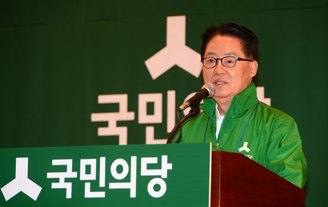 박지원 국민의당 비상대책위원장 겸 원내대표가 31일 오전 서울 서초구 양재동 더K호텔에서 열린 2016년 정기국회 및 국정감사 대비 워크숍에서 개회사를 하고 있다. 뉴시스