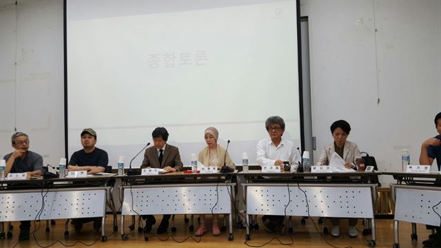 문화체육관광부 주관으로 6일 열린 '미술 진흥에 관한 법률안 마련 정책 토론회'에서 관계자들이 토론하고 있다. 신은별 기자 ebshin@hankookilbo.com