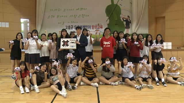 전남 고흥군이 최근 첫 개설한 드론 미래인재 양성과정에 참여한 학생들의 무인기에 대한 호기심과 교육 열기가 뜨거웠다.