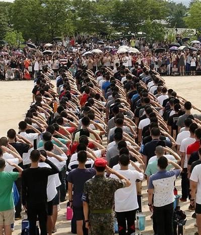 춘천 102보충대가 27일 마지막 입소 이후 65년간 임무를 마치고 해체된다. 연합뉴스