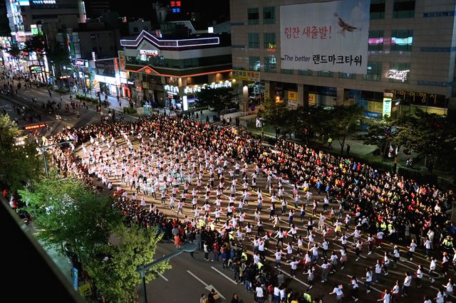 지난해 열린 천안흥타령춤축제 거리퍼레이드 모습. 천안시 제공