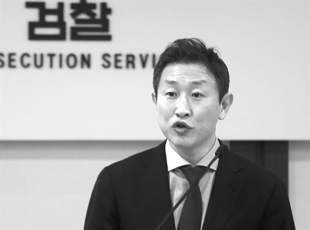 지난해 12월 서울 신정동 서울남부지검에서 기관투자자 비리 수사 결과를 발표하는 김형준 검사. 연합뉴스 자료사진