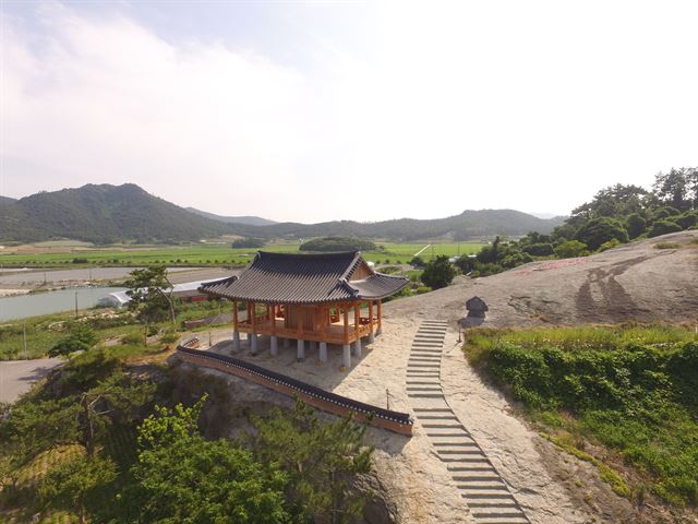 전남 진도군은 임진왜란 명량대첩을 승리로 이끈 전략적 요새인 벽파정 복원사업을 완료하고 일반에 공개했다.