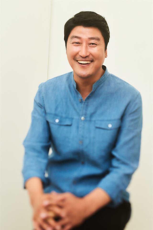 영화 ‘밀정’의 배우 송강호가 자신이 주연한 영화로만 1억명의 관객을 동원하는 기록을 세웠다. 워너브라더스 코리아 제공