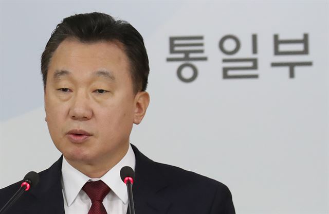 (서울=연합뉴스) 이진욱 기자 = 정준희 통일부 대변인이 5일 오전 서울 세종로 정부서울청사에서 브리핑을 하고 있다. 정 대변인은 일부 언론에서 보도한 베이징 주재 북한 대표부 소속 고위 간부 탈북과 관련, "확인해 드릴 수 있는 것이 없다"고 밝혔다.