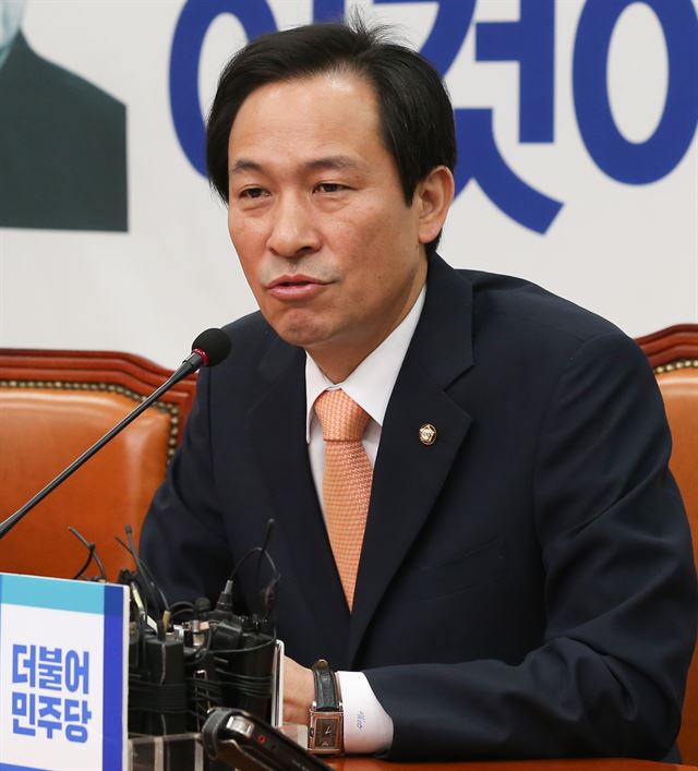 우상호 더불어민주당 원내대표가 5일 국회에서 열린 최고위원 회의에서 모두발언을 하고 있다. 뉴스1