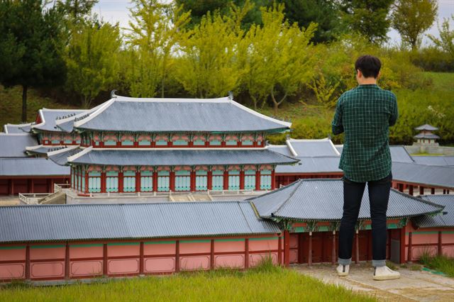 경복궁, 안학궁, 불국사 등의 모형이 실제 구조와 매우 유사해, 문화유산 체험은 물론 재미있는 사진 찍기에도 좋다.