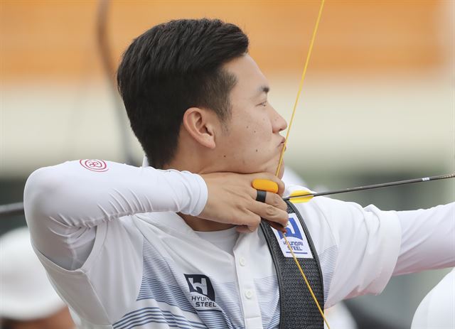 8일 충남 전국체전 양궁 남자일반부 예선에서 활시위를 당기는 구본찬. 홍성=연합뉴스