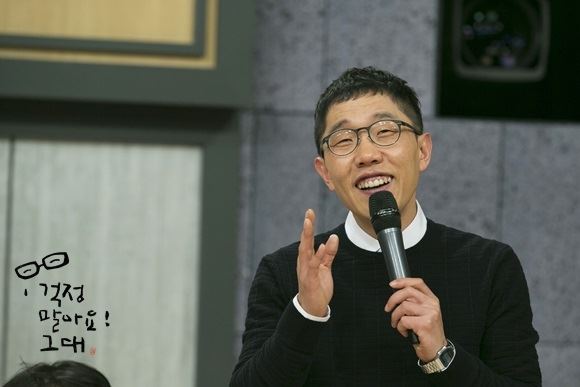 JTBC 예능프로그램 ‘톡투유-걱정말아요 그대’의 진행자 김제동