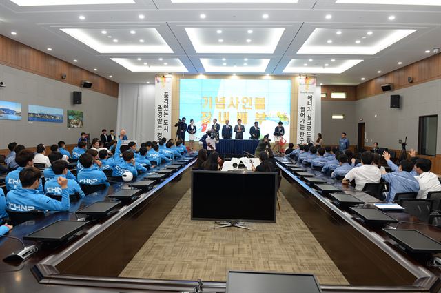 한수원이 경주를 연고로 한 여자 축구단을 창단하고 남여 축구훈련센터를 건천에 건립키로 했다.