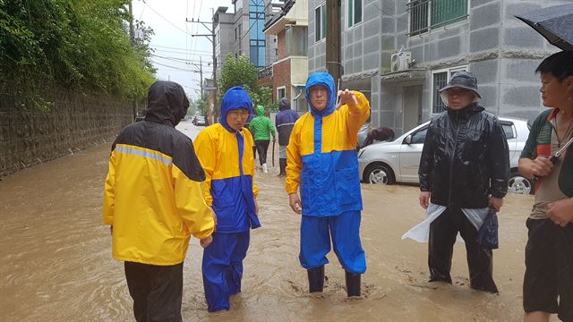 태풍 ‘차바’ 내습 당시 침수피해를 입은 울산 중구일대 주택가 모습. 울산시 제공