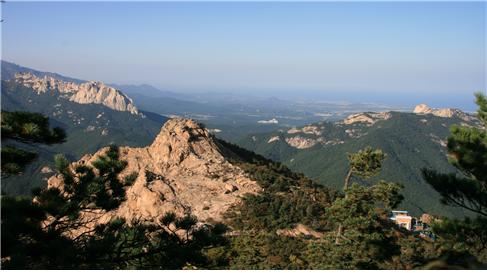 고려 고종 때 축조된 것으로 전해지는 권금성 석성(石城)터.