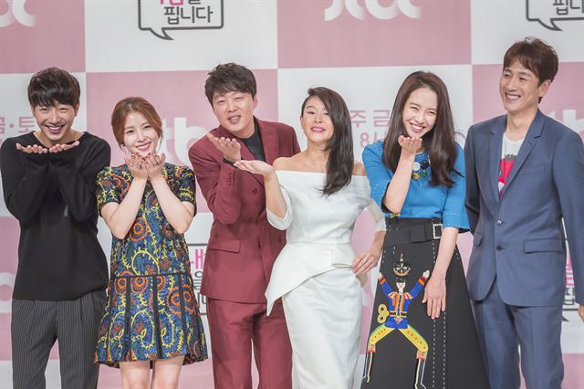 JTBC 금토드라마 '이번 주 아내가 바람을 핍니다'에 출연하는 배우들. 왼쪽부터 이상엽, 보아, 김희원, 예지원, 송지효, 이선균. JTBC 제공