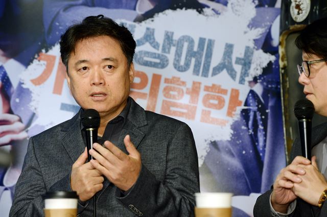 영화 '자백'의 최승호 감독이 페이스북 라이브방송 '오동진 라제기의 영화담담'에 출연해 '자백' 연출기와 한국사회에 대한 생각을 밝히고 있다. 최재명 인턴기자