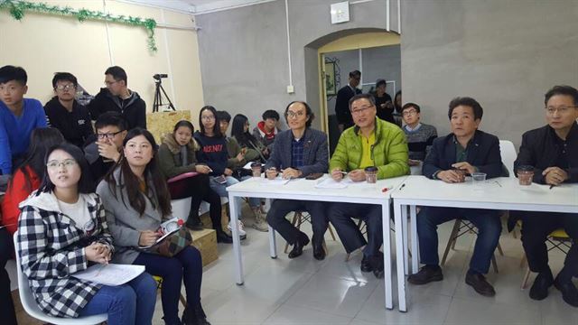 순천향대가 지난달 28일부터 30일까지 중국 톈진외국어대에서 개최한 ‘한ㆍ중 청년창업혁신캠프’참가 학생과 교수들. 순천향대 제공