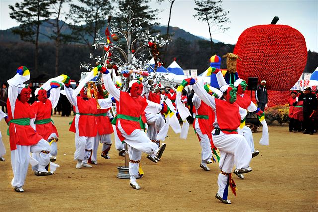 청송군 부동면 국립공원 주왕산 입구에서 지난해 개최된 '청송사과축제'장면. 청송군 제공