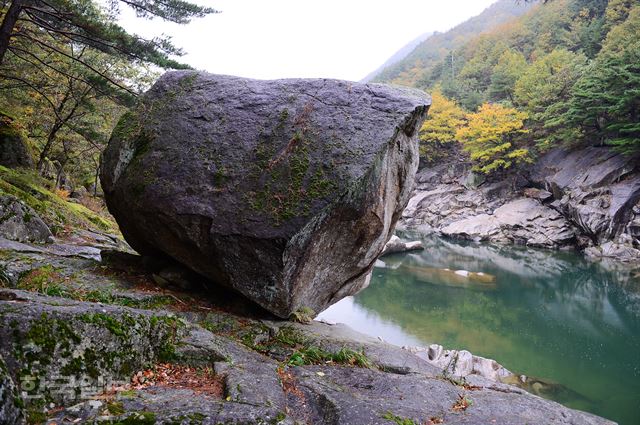 지리산둘레길 금계~동강 구간의 용유담.