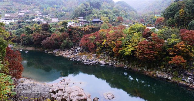 용유담과 모전마을 가을 풍경.