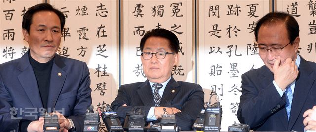 우상호 더불어민주당 원내대표, 박지원 국민의당 원내대표, 노회찬 정의당 원내대표가 2일 오후 국회에서 3자 회동을 갖고 대통령의 국무총리 기습 인준 발표에 대해 수용불가 입장을 밝히고 있다. 배우한기자 bwh3140@hankookilbo.com