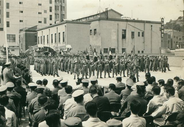 1972년 부산소방본부 발족식 사진. 부산소방본부 제공