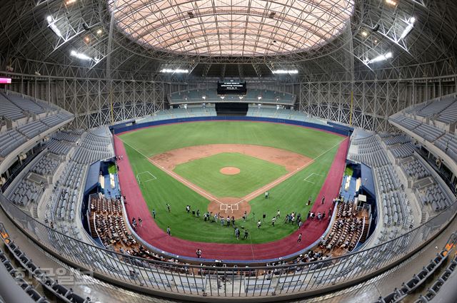 2017년 3월 서울 고척 스카이돔에서 열릴 WBC 1라운드 A조 경기 일정이 확정됐다. 사진은 고척 스카이돔 내부. 한국일보 DB