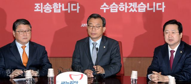 이정현(가운데) 새누리당 이정현 대표와 조원진(왼쪽부터) 이장우 최고위원이 5일 여의도 당사에서 열린 최고위원회의에서 모두발언을 하고 있다. 배우한 기자