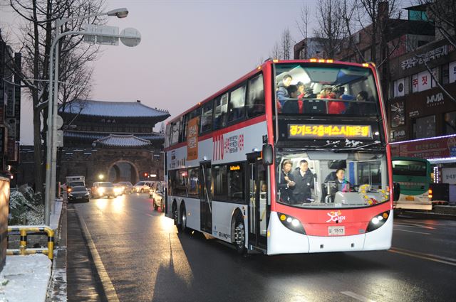 경기 수원시가 내년 도입하는 2층 버스. 좌석이 72석으로 일반 광역버스(45석)의 1.6배에 달한다. 수원시 제공