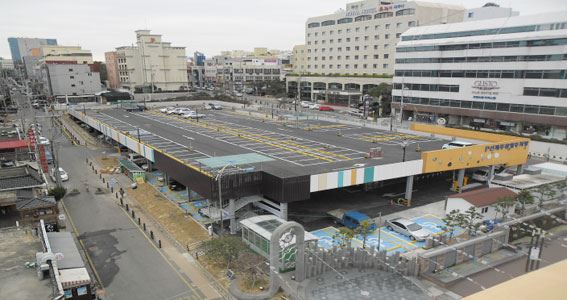 제주도는 날로 심화되는 교통혼잡의 주요원인 가운데 하나인 주차문제 해결을 위해 ‘제주형 주차종합대책 기본계획’을 마련해 추진키로 했다. 사진은 제주시 신제주공영주차장 전경.