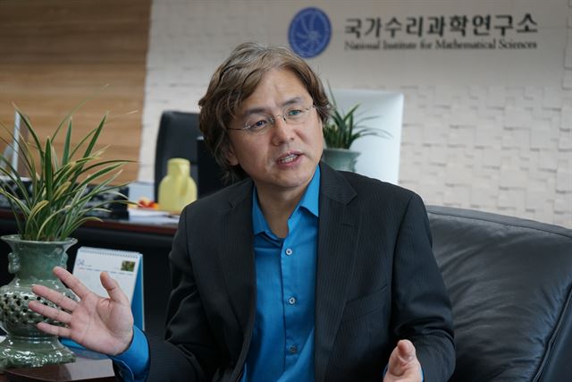 산업수학 확산에 앞장서고 있는 박형주 국가수리과학연구소장은 “산업 현장에서 기술이나 경험의 한계를 극복할 수 있는 새로운 방법이 바로 수학”이라고 강조했다. 수리연 제공