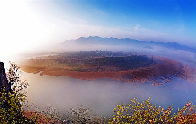 운무에 쌓인 경북 안동시 하회마을. 안동시 제공