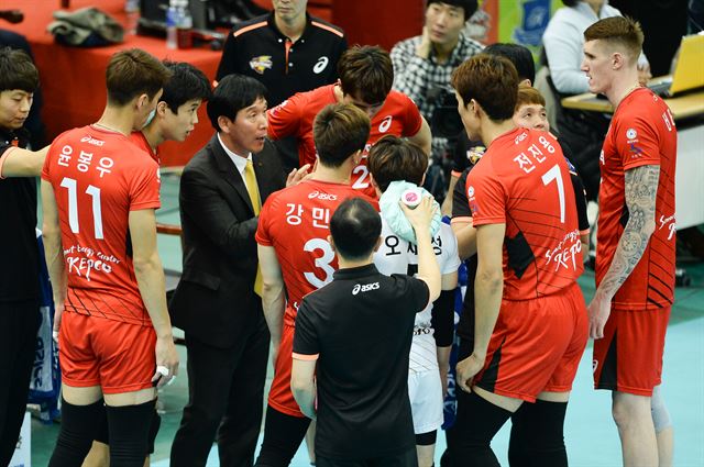 신영철 감독이 이끄는 프로배구 한국전력은 '만년꼴찌'라는 이미지를 벗고 올 시즌 당당히 3강의 한 축으로 자리잡았다. KOVO 제공