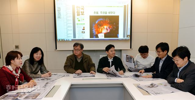 한국일보 독자권익위원회 위원들이 21일 서울 중구 세종대로 한국일보 본사에서 지면 평가 회의를 하고 있다. 왼쪽부터 배수정, 윤양미 위원, 강남준 위원장, 허윤, 진성록 위원, 이계성 실장, 정영오 부장. 홍인기 기자