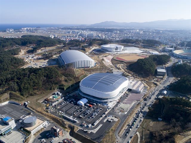 쇼트트랙과 스피드스케이팅, 피겨 등 2018평창동계올림픽 빙상 종목이 열리는 강릉올림픽파크 전경. 강릉시 제공