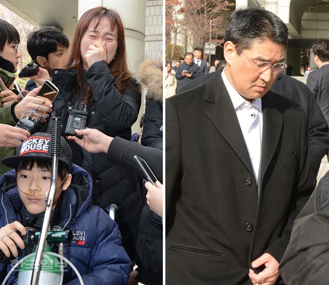 [저작권 한국일보] 오열하는 피해자 임성준군의 어머니 권미애씨와 무죄 선고 받고 법정 떠나는 존 리 전 옥시대표. 2017.01.06 신상순 선임기자ssshin@hankookilbo.com /2017-01-06(한국일보)