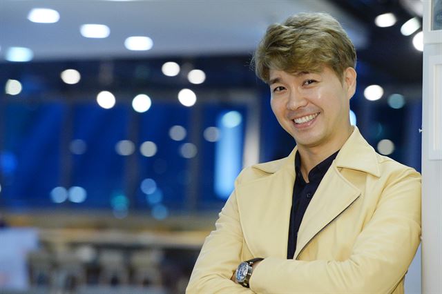 박수홍은 15일 방송을 마지막으로 약 7개월 간 진행하던 MBC 라디오 ‘최유라, 박수홍의 지금은 라디오 시대’를 하차했다. 한국일보 자료사진