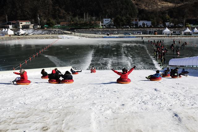 내려갈 때의 속도감이 얼음에서도 그대로 이어지는 눈, 얼음 썰매. 나이를 막론하고 가장 인기 있는 콘텐츠 중 하나이다.