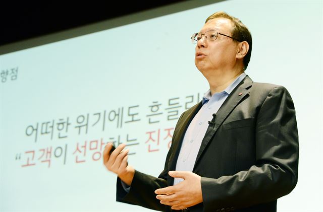 조성진 LG전자 CEO가 지난 20일 경기 평택시 러닝센터에서 임원들에게 혁신을 강조하고 있다. LG전자 제공