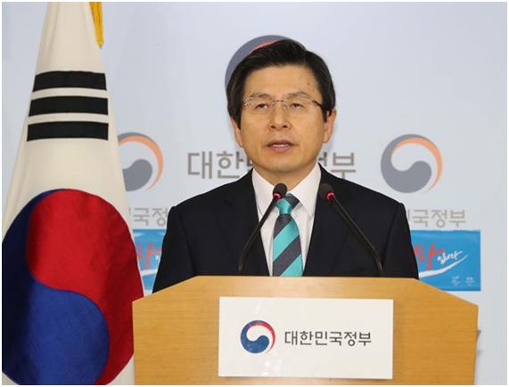 황교안 대통령 권한대행 국무총리가 23일 오전 서울청사에서 신년 기자회견을 하고 있다. 한국일보 자료사진