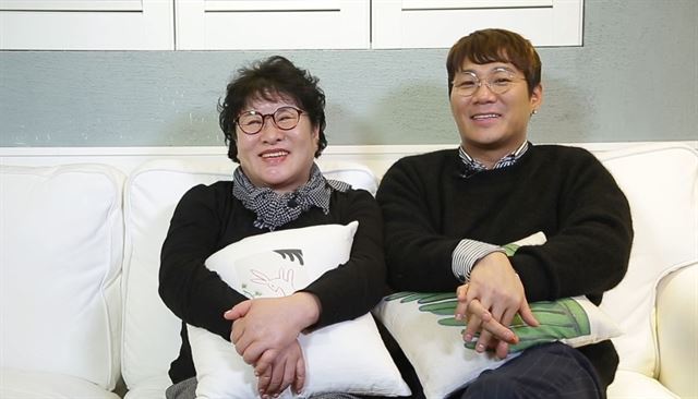 ‘엄마의 소개팅’은 어머니의 황혼 로맨스를 위해 발벗고 나선 스타 가족의 이야기를 담았다. KBS 제공