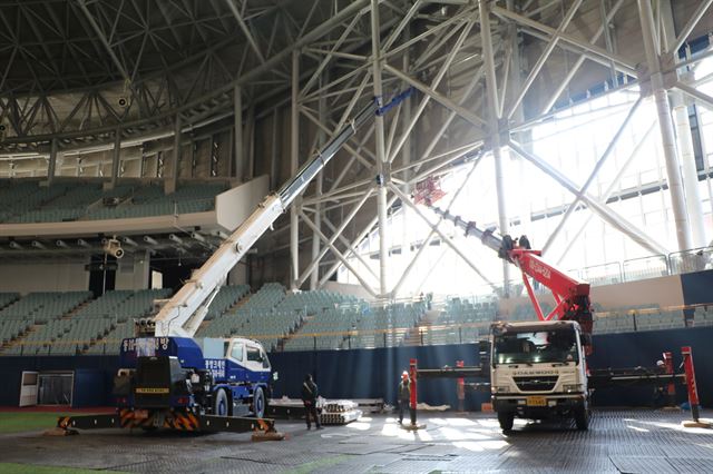 고척스카이돔에서는 WBC에 대비한 전광판 개선 공사가 한창이다. 시 제공