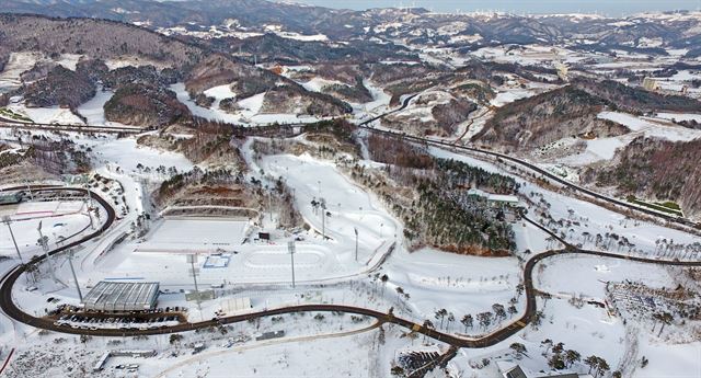 2018 평창 동계올림픽를 대비해 '미리보는 평창올림픽' 테스트 이벤트 경기가 다음 달부터 펼쳐진다. 31일 강원 평창 알펜시아 바이애슬론 경기장 일대에 눈이 쌓여 있다. 2017.1.31 평창=연합뉴스