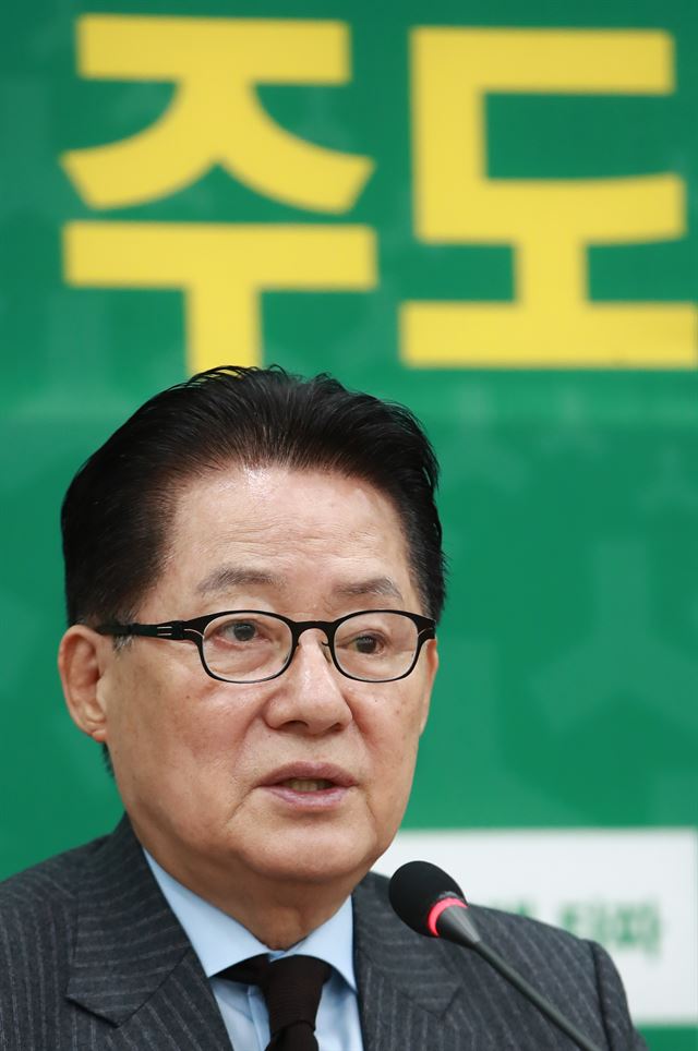 박지원 국민의당 대표가 8일 국회에서 열린 최고위원회의에서 모두 발언을 하고 있다. 연합뉴스