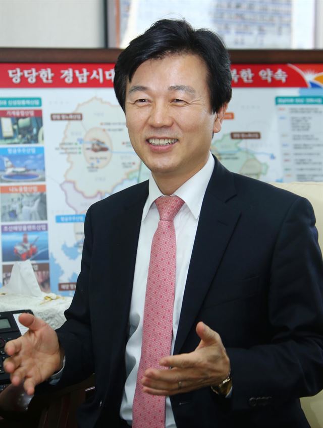 조규일 경남도 서부부지사는 한국일보와의 인터뷰에서 대한민국 균형발전의 롤모델이 될 ‘서부대개발사업’을 가속화 하는 데 올해 행정력을 집중하겠다고 밝혔다. 경남도 제공