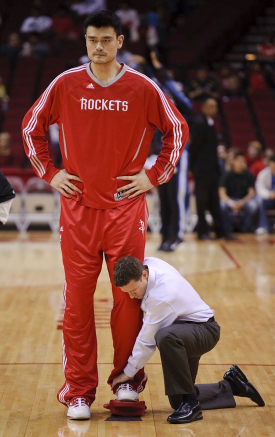 NBA 휴스턴 시절의 야오밍. AP 연합뉴스 자료사진