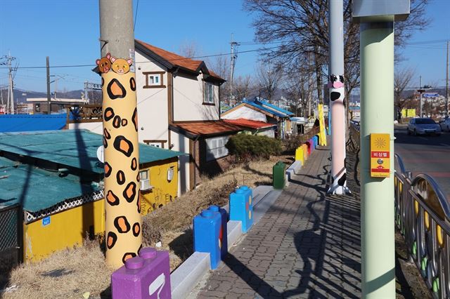 대전시는 학생들의 안전한 통학을 유도하기 위해 중구 중촌동에 '펀펀 미술길' 을 조성하고 2일 공개했다. 대전시 제공