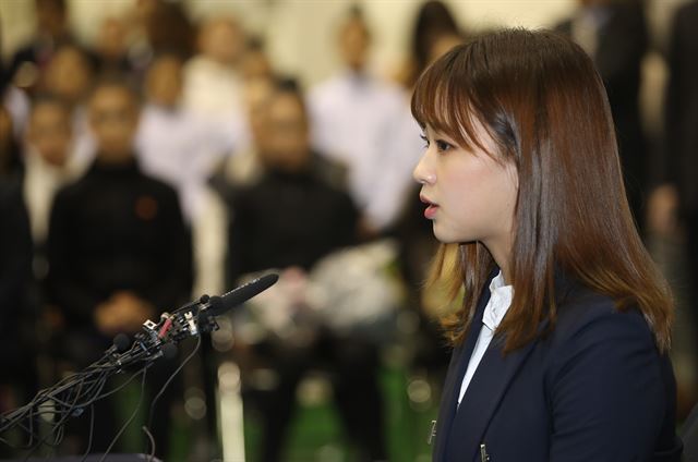 '체조요정' 손연재가 4일 오후 서울 노원구 태릉선수촌에서 열린 은퇴식에서 소회를 밝히고 있다. 연합뉴스