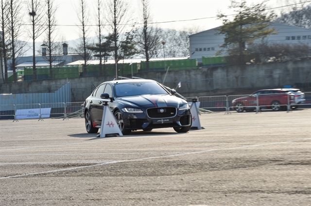 스마트콘의 가운데로 들어올수록 점수가 높아진다